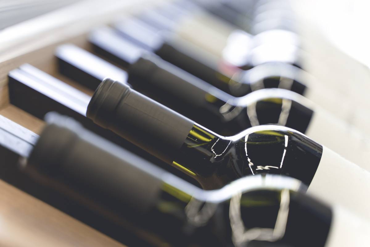 Comment bien conserver son vin dans une cave à domicile ? Le guide de l
