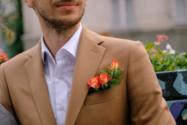 costume beige de mariage